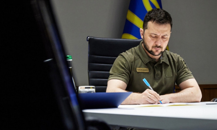 Зеленски разреши с указ парада на Червения площад в Москва